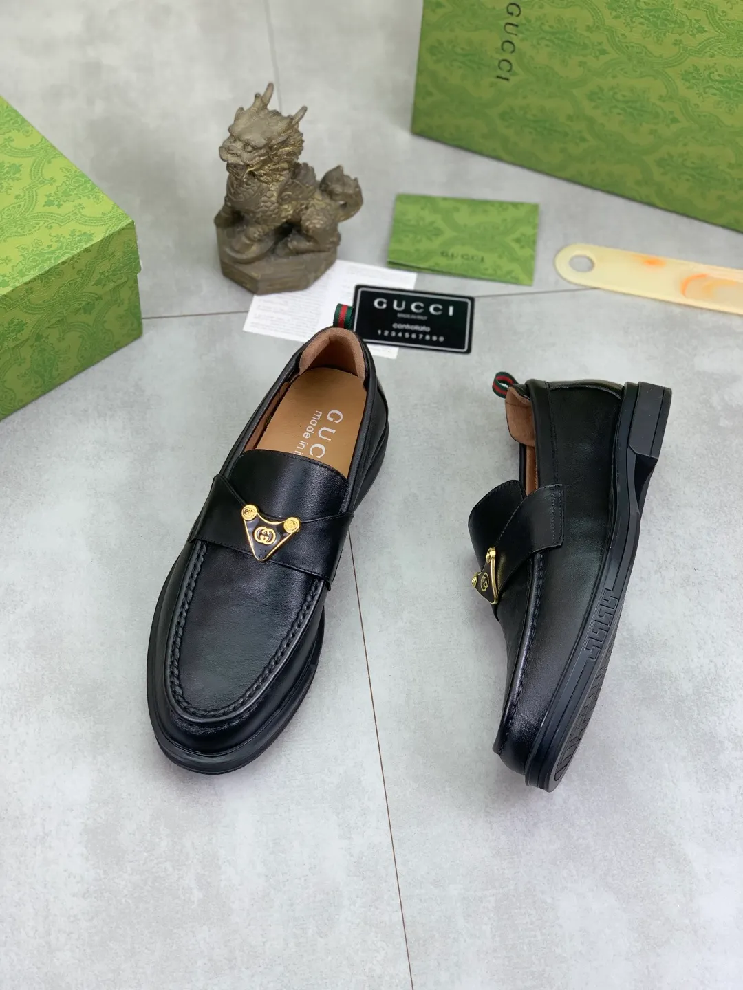 Men's shoes💰P500💰【New model, soft and comfortable Gucci classic business leather shoes hot selection (Gucci) official website latest Gucci 🎁 business leather shoes, hot style 💥 simple and elegant style, exclusive for trendy men. Unique official website latest brand original double G embossed element 👑Gucci Original decoration, fashionable and generous, made of original calfskin ✅ fully imported first-layer pigskin lining, official website designated wear-resistant, rubber business outsole, real-life photos of classic models at the counter 🎬38-44 (customized for 45) 3⃣️ colors available